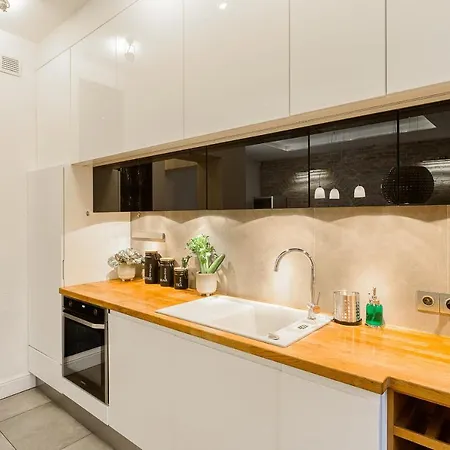 Lumina Spacious Company Apartment With Large Balcony Krakow Apartament *